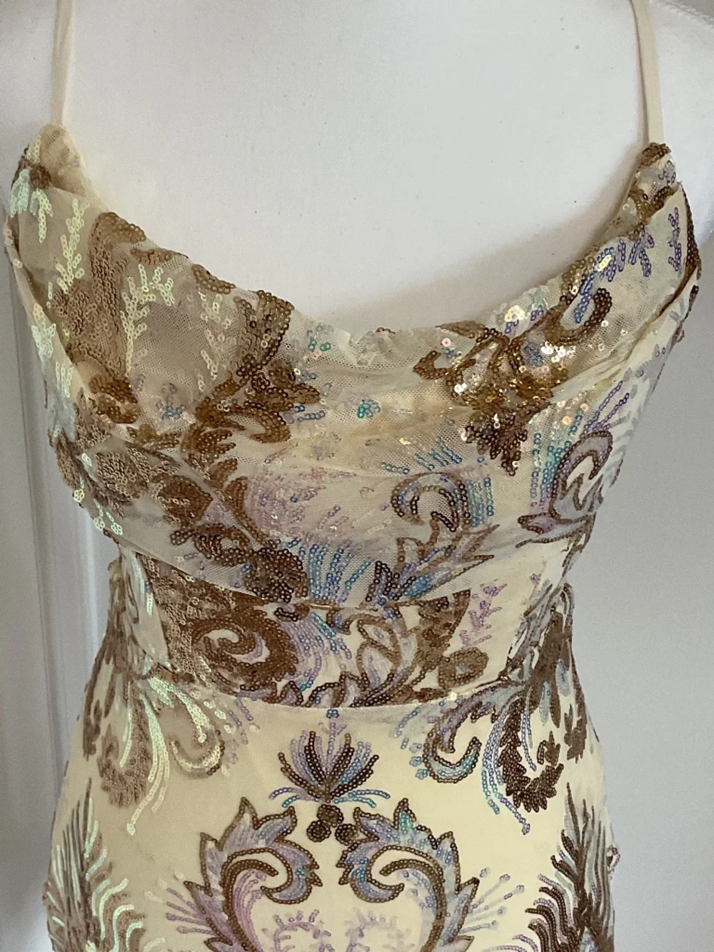 🤩One and Only Sequin Embellished Scoop Neck Ruffle Hem Mini Dress Gold - size L - Picture 4 of 8